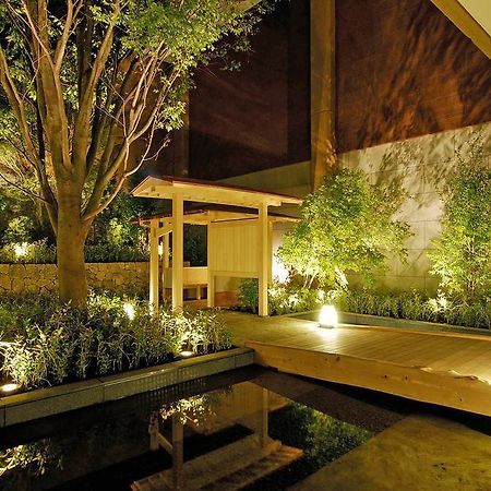 Отель Hakone Tokinoshizuku Экстерьер фото A Japanese garden at night