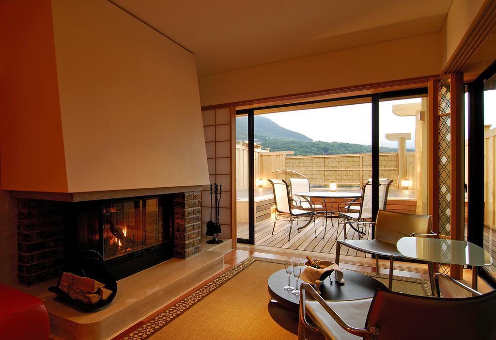 Отель Hakone Tokinoshizuku Номер фото A suite at the Hoshinoya Kyoto